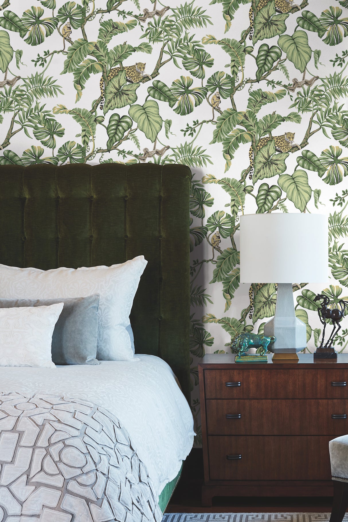 York HO2145 Jungle Cat White Wallpaper