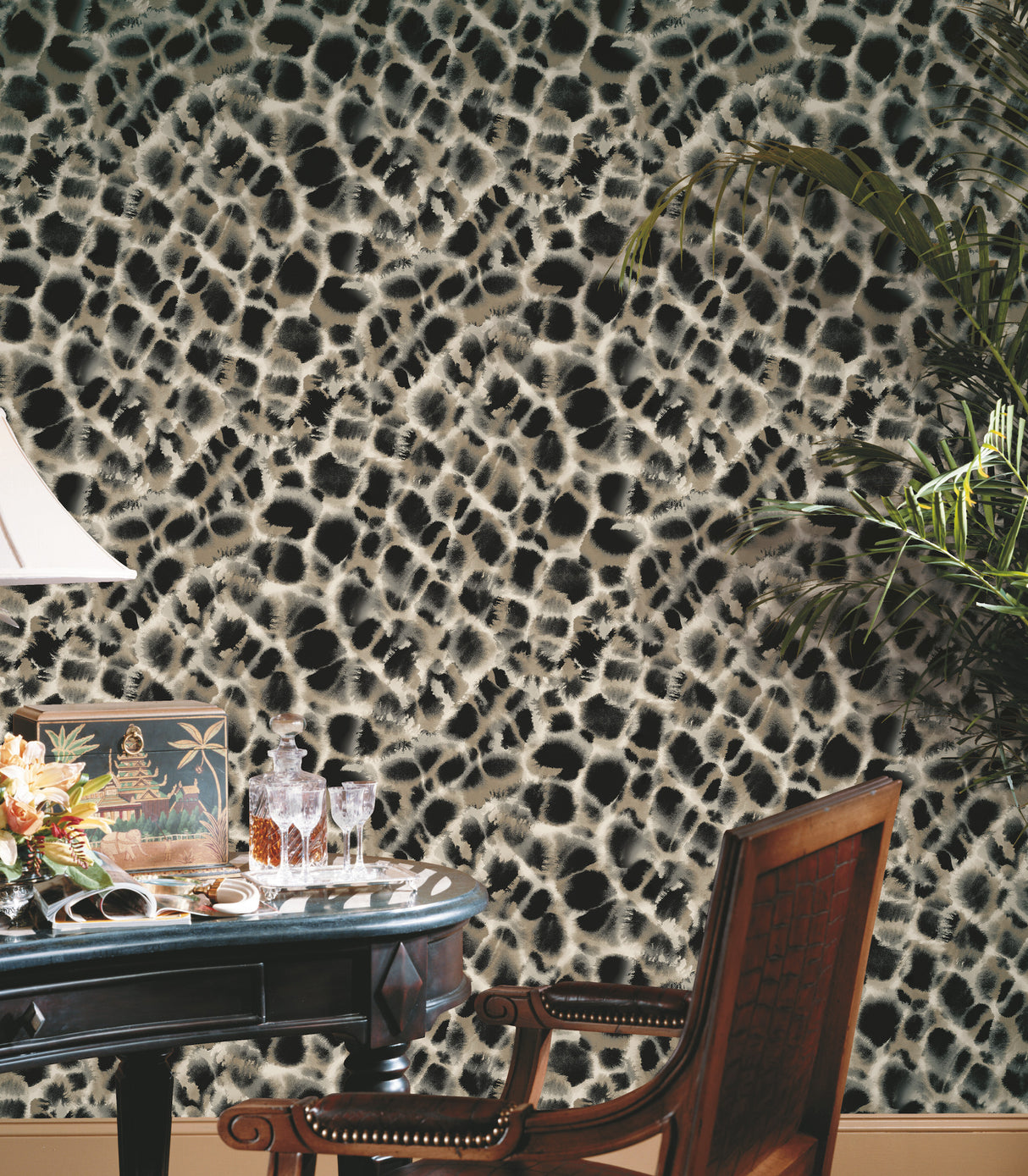 York HO2162 Leopard Rosettes Black Wallpaper