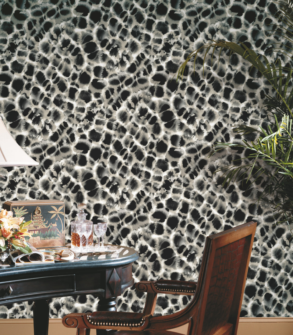 York HO2164 Leopard Rosettes Black & Off White Wallpaper