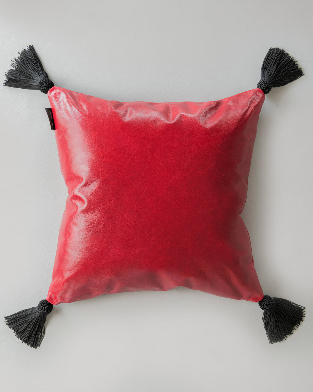 MindtheGap IN BOCCA AL LUPO Leather Cushion - Lifestyle Collection 2024