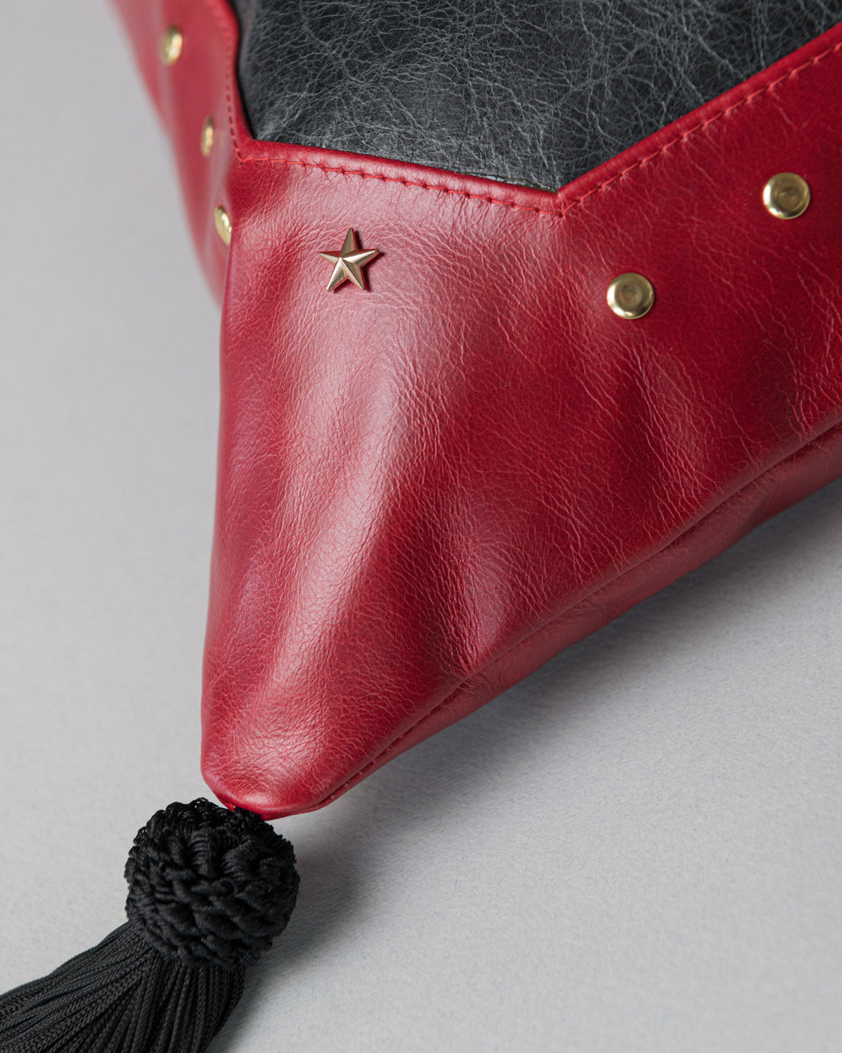 MindtheGap IN BOCCA AL LUPO Leather Cushion - Lifestyle Collection 2024