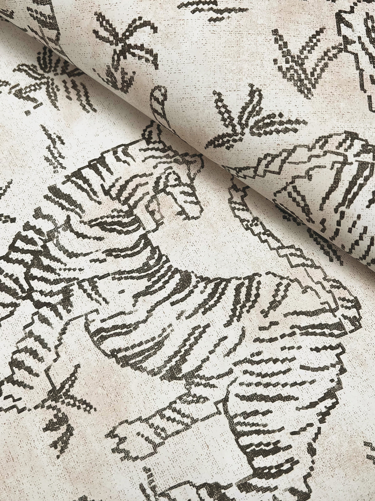 York LM5331 Orly Tigers White Wallpaper