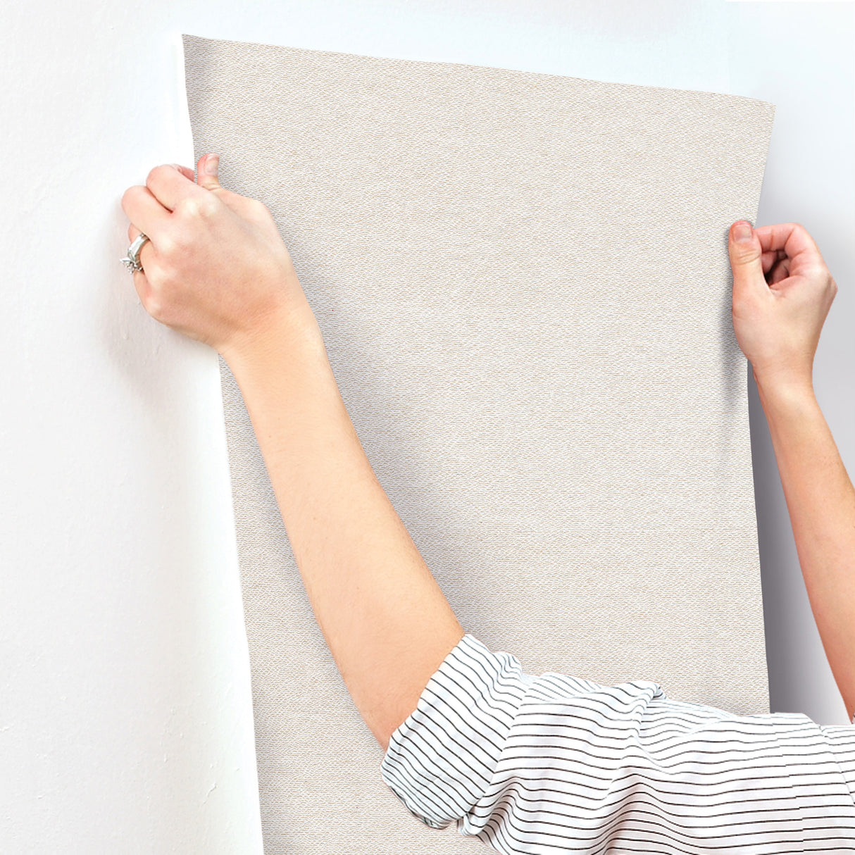 Magnolia Home MF4703MH Paper White Yarn Wallpaper