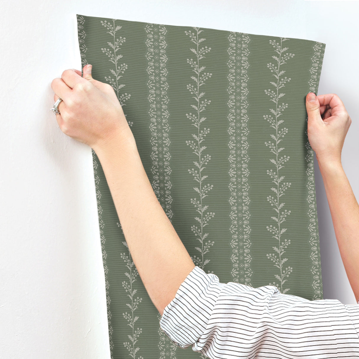 Magnolia Home MF4767 Everleigh Pine Wallpaper
