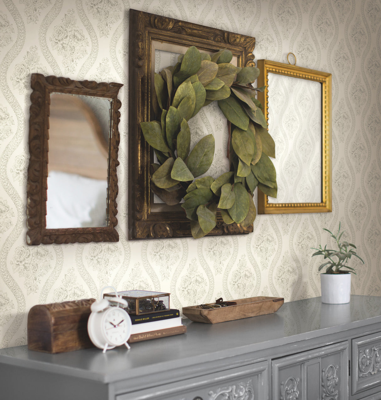 York MH1595 Coverlet Floral Grey & Off White Wallpaper