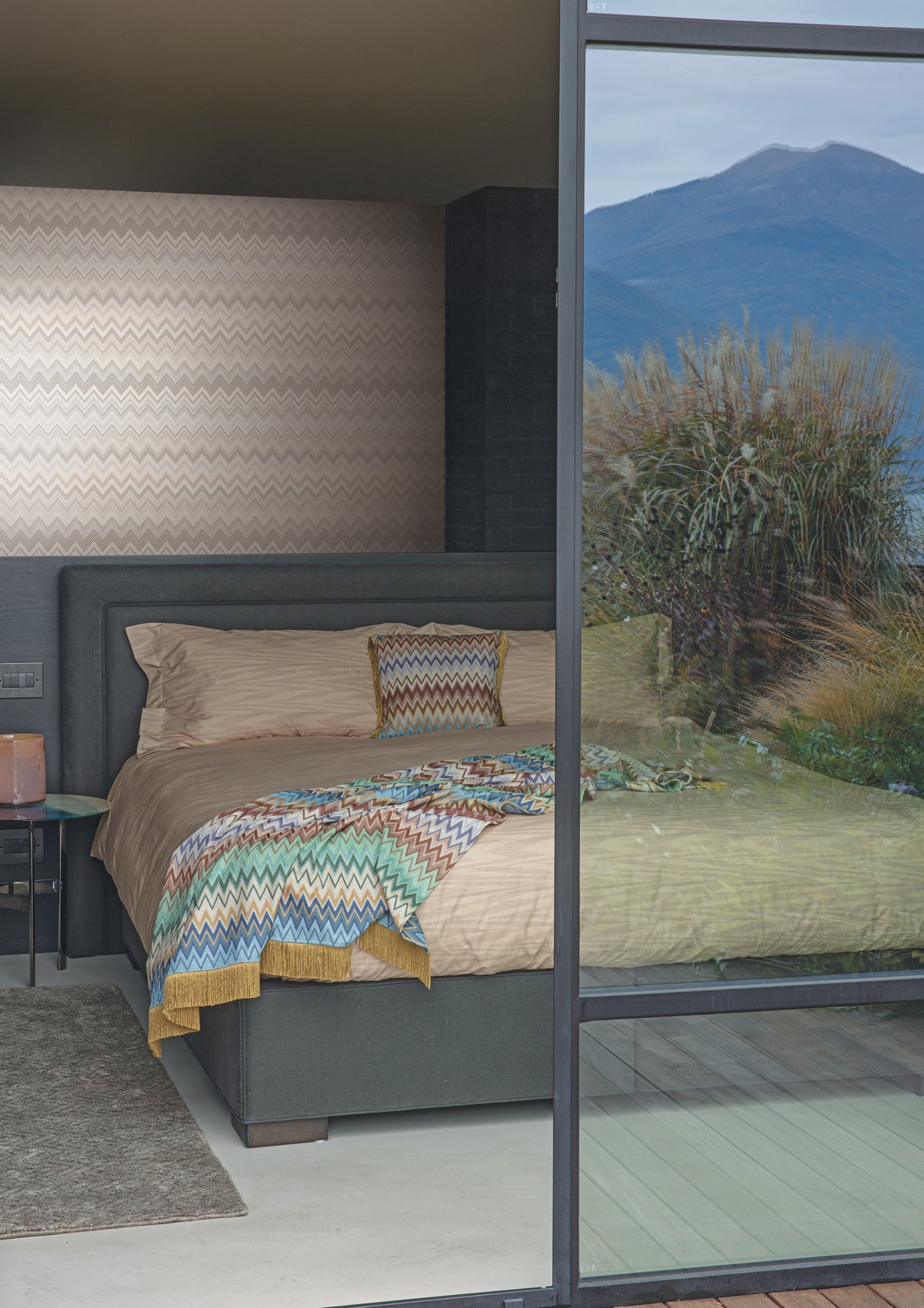 York MI10331 Happy Zigzag Grey Wallpaper