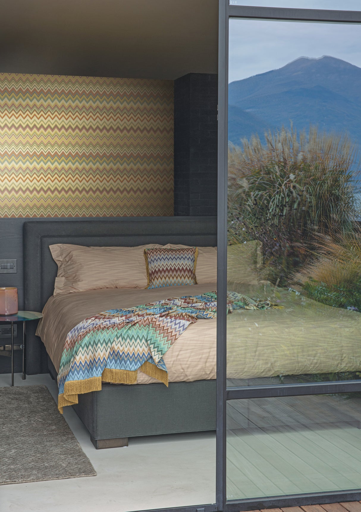 York MI10336 Happy Zigzag Gold Wallpaper