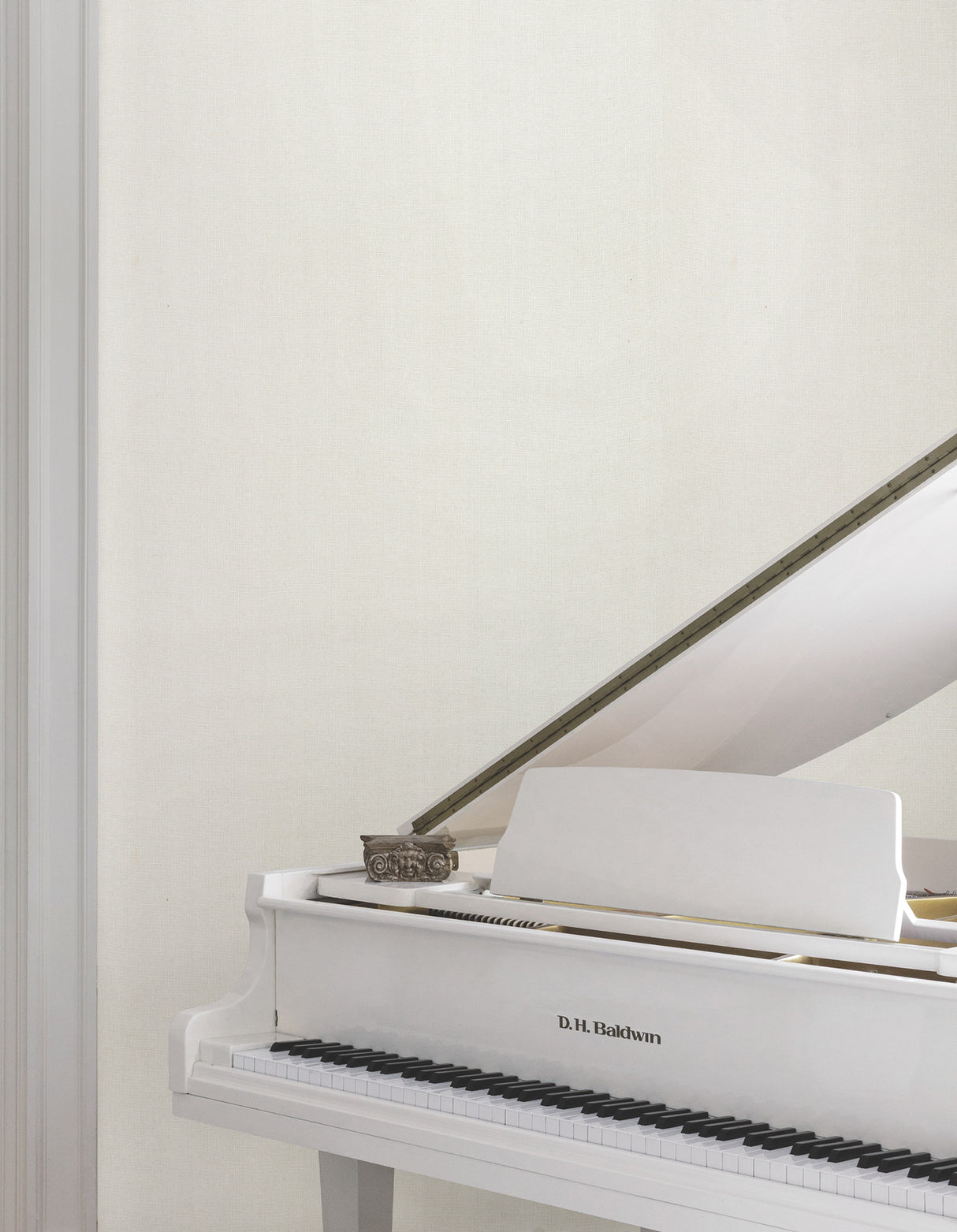 Ronald Redding MX9604 Huri White Wallpaper - Eade's Wallpaper