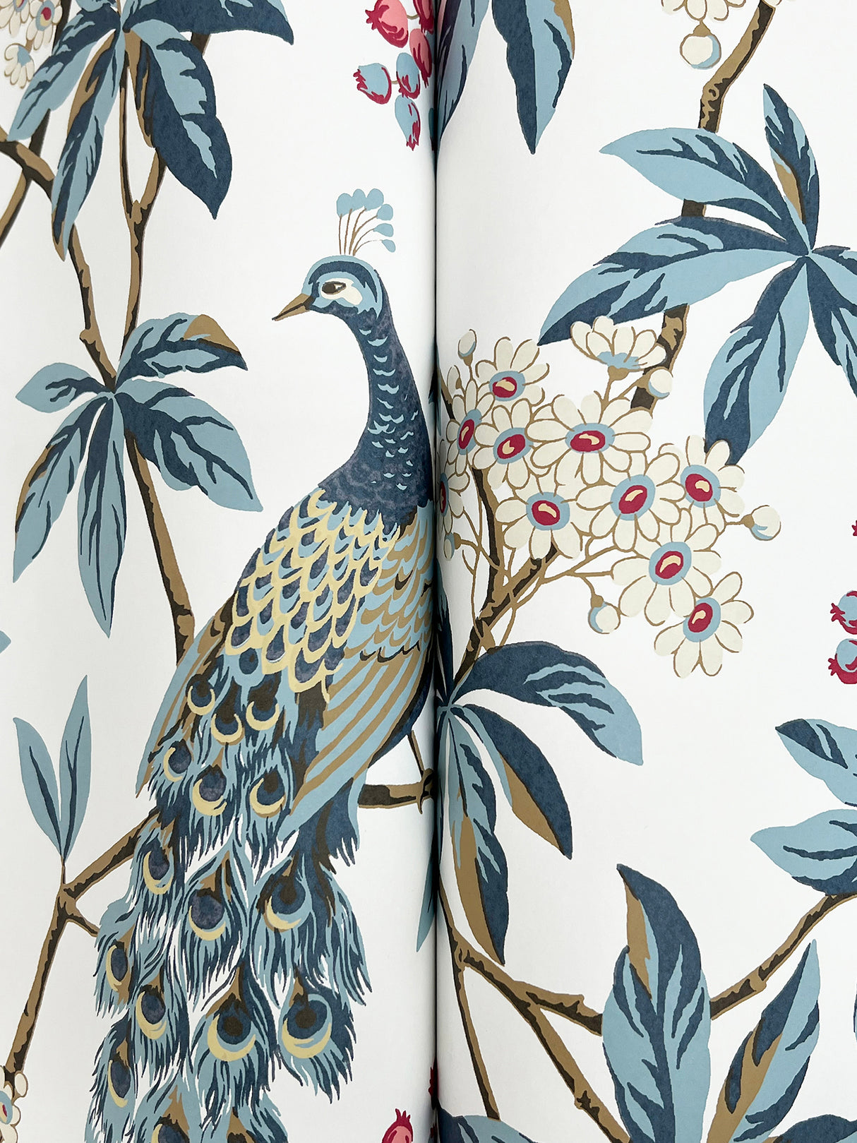Ronald Redding MX9666 Peacock Estate White Wallpaper - Eade's Wallpaper
