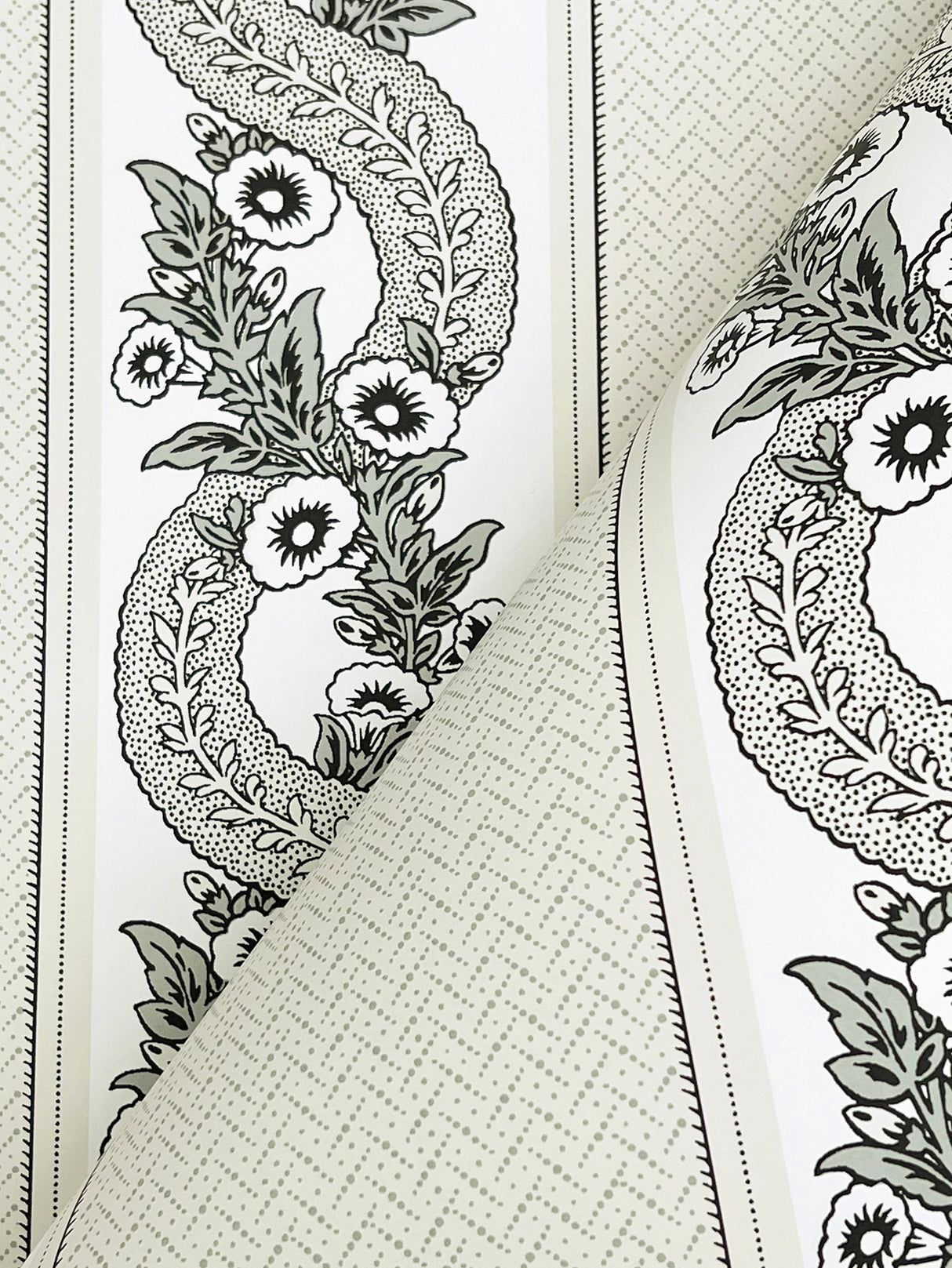 Ronald Redding MX9691 Abbey's Garland Black & White Wallpaper - Eade's Wallpaper