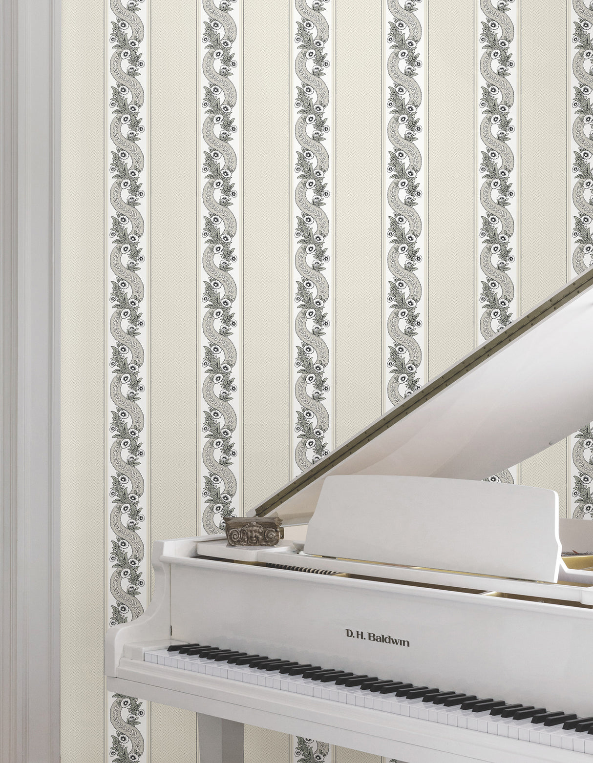 Ronald Redding MX9691 Abbey's Garland Black & White Wallpaper - Eade's Wallpaper