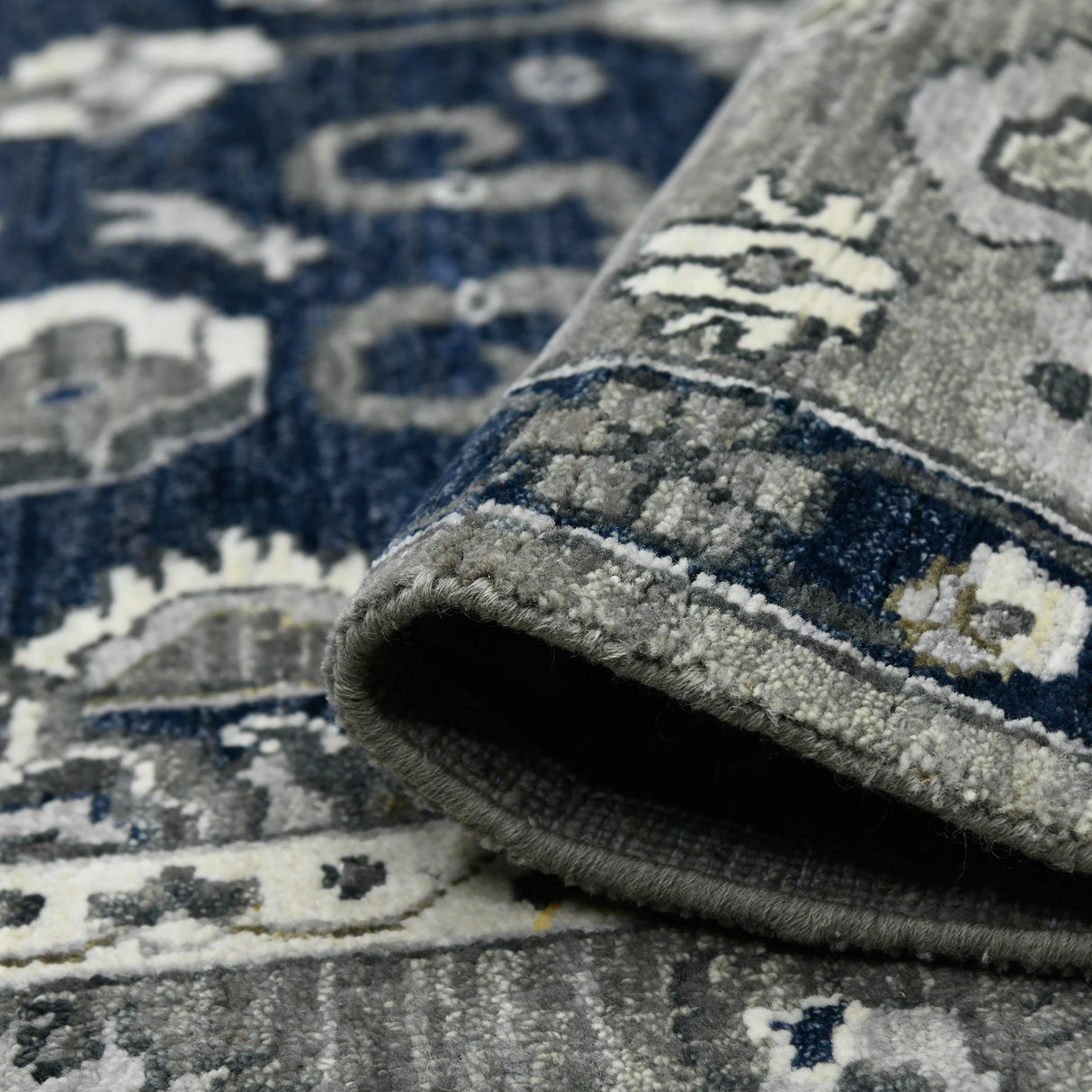 Amer Rugs NUI-20 Nuit Arabe Classic Bordered Area Rug