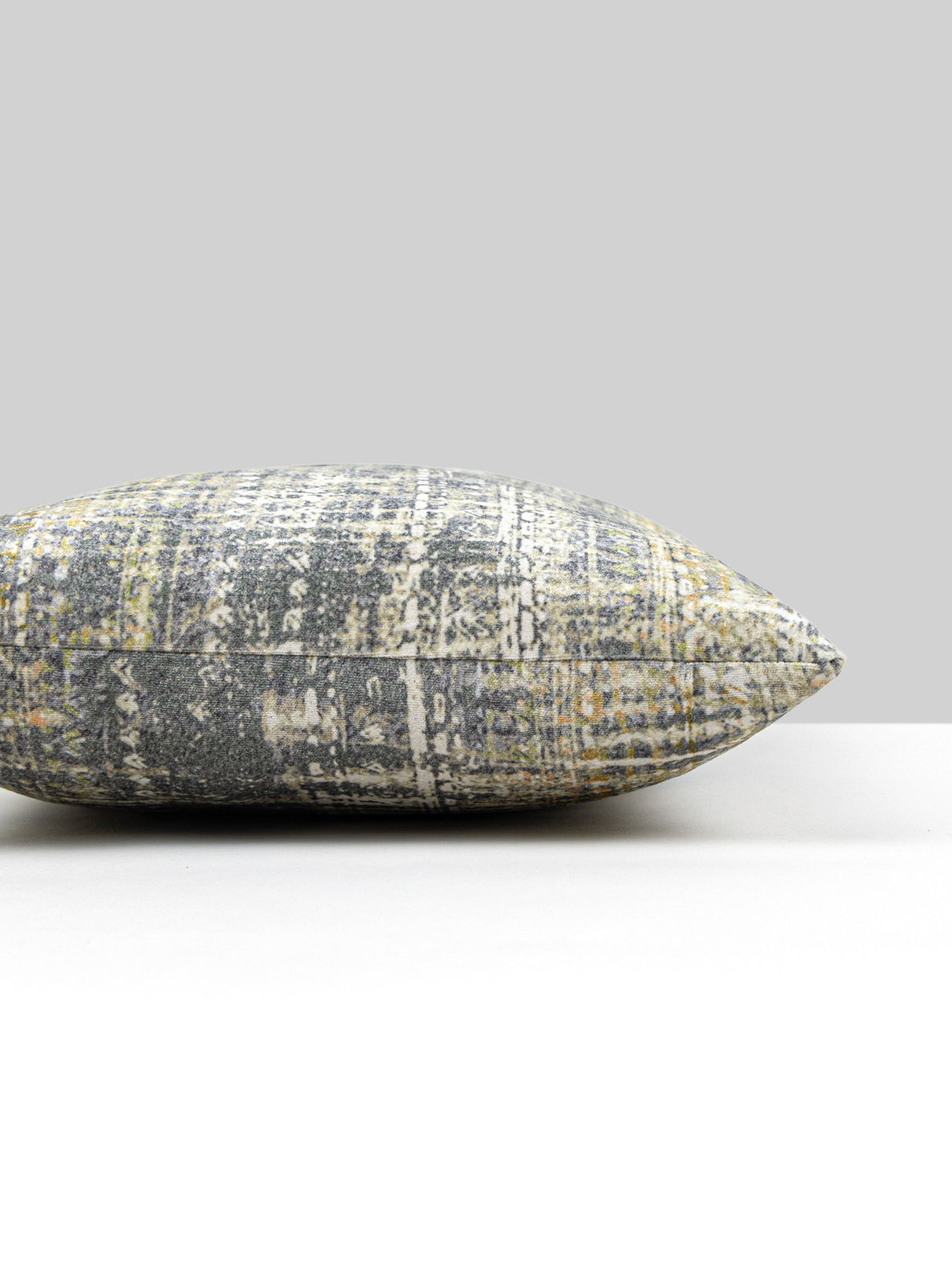 Scalamandre P4 0001LBDK2565 TRAVERTINE GROTTO LUMBAR - Pillo