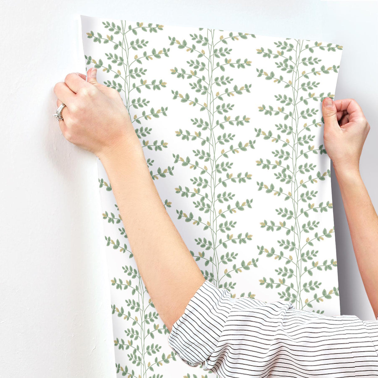Rifle Paper Co. RF7424 Climbing Vine Gold Wallpaper
