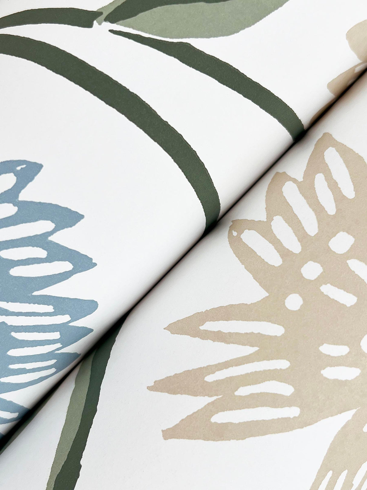 Rifle Paper Co. RF7431 Aster White Wallpaper