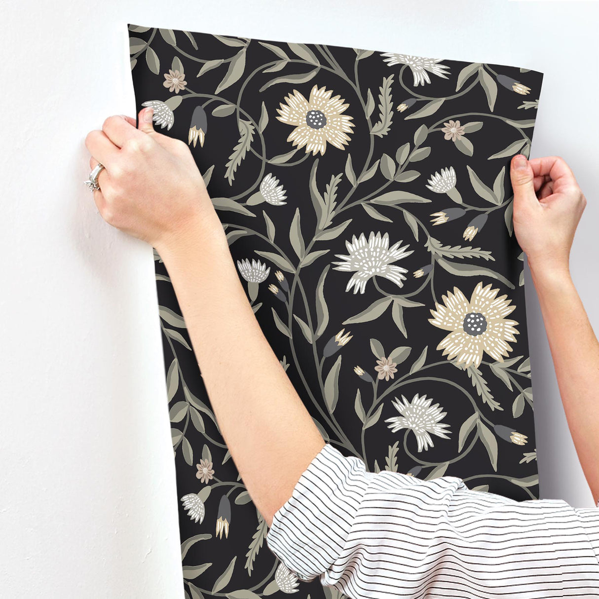 Rifle Paper Co. RF7434 Aster Black Wallpaper