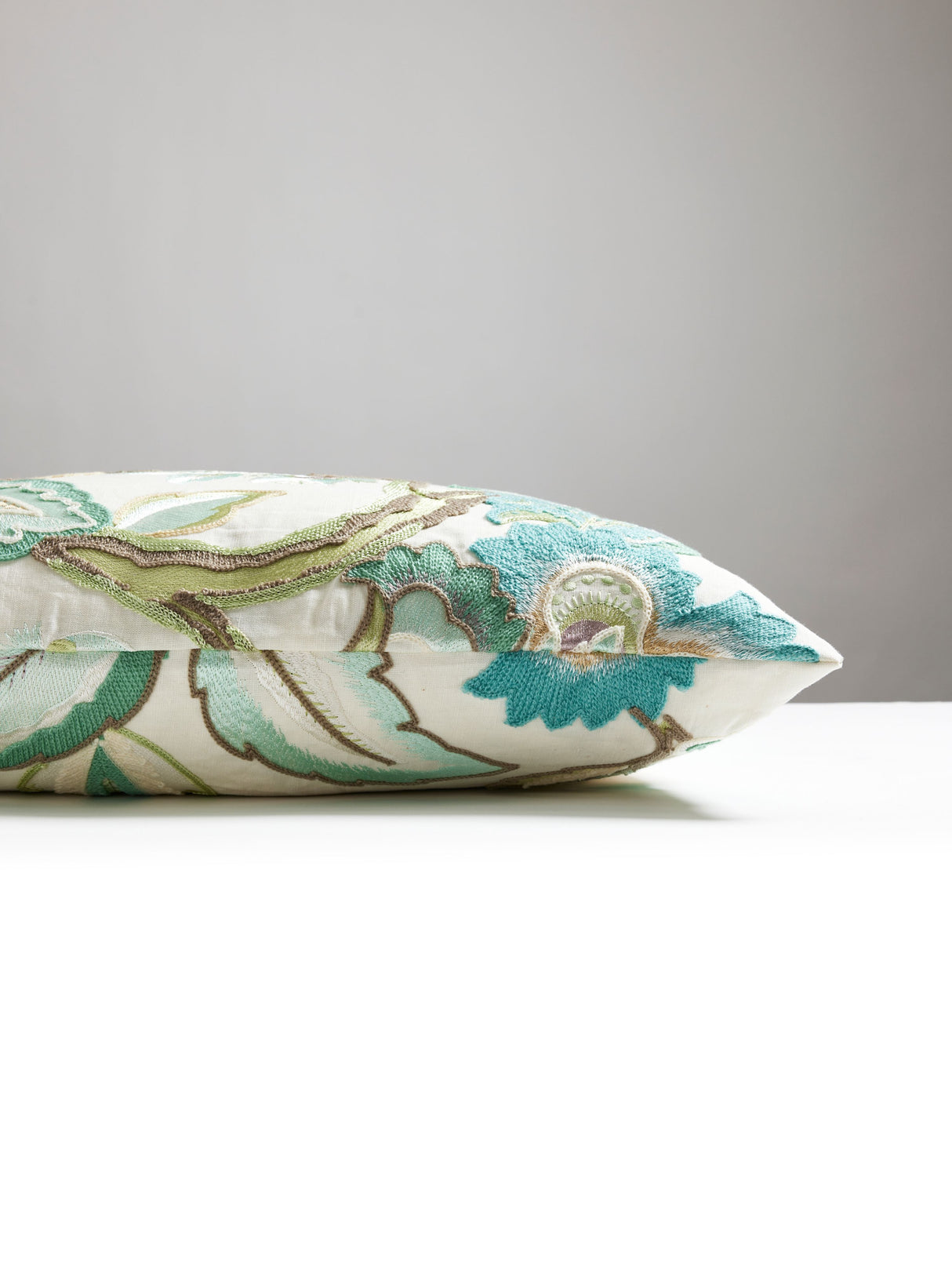 Scalamandre S7 0002SDDKHILL HILLSIDE CREWEL PILLOW - Pillow