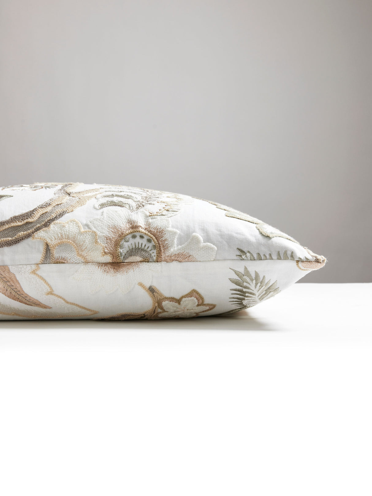 Scalamandre S7 0003SDDKHILL HILLSIDE CREWEL PILLOW - Pillow