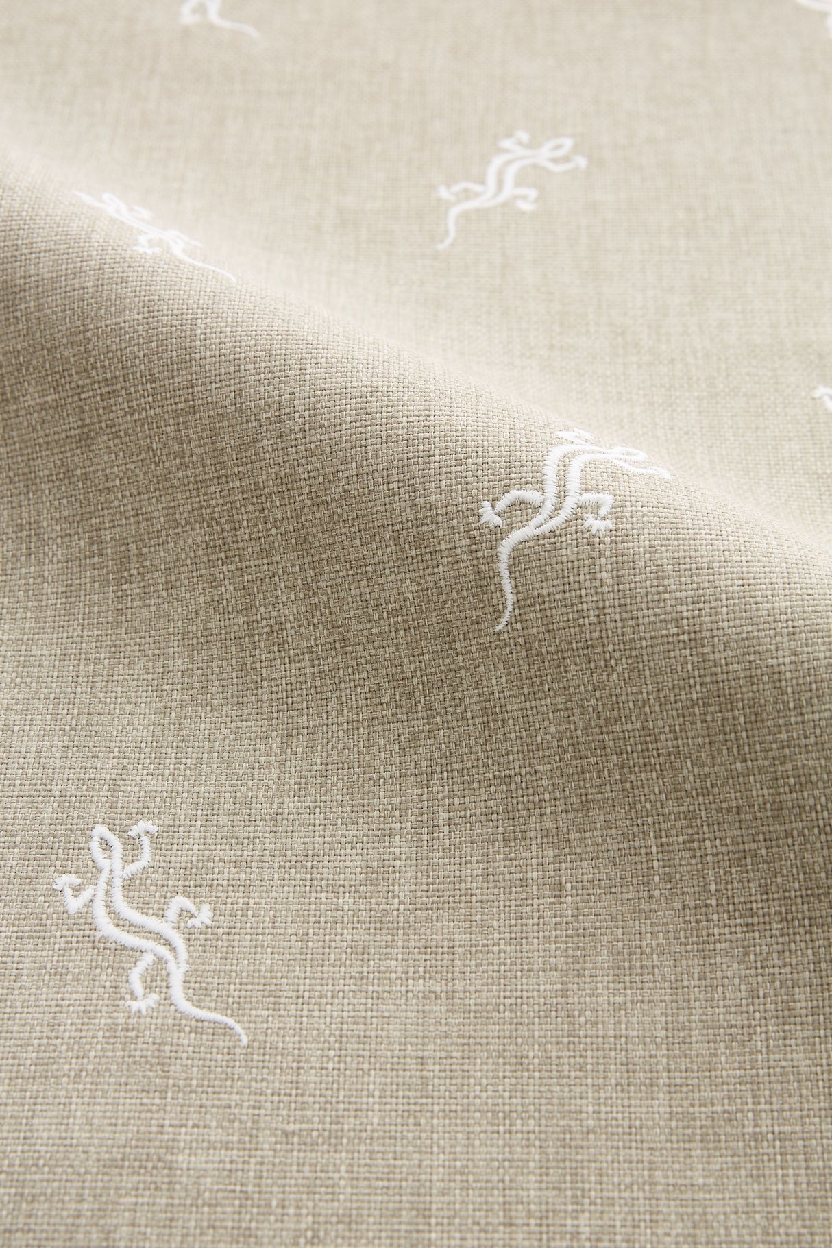 Scalamandre SC 000127319 LIMESTONE GECKO EMBROIDERY - OUTDOOR Fabric - Eade's Wallpaper