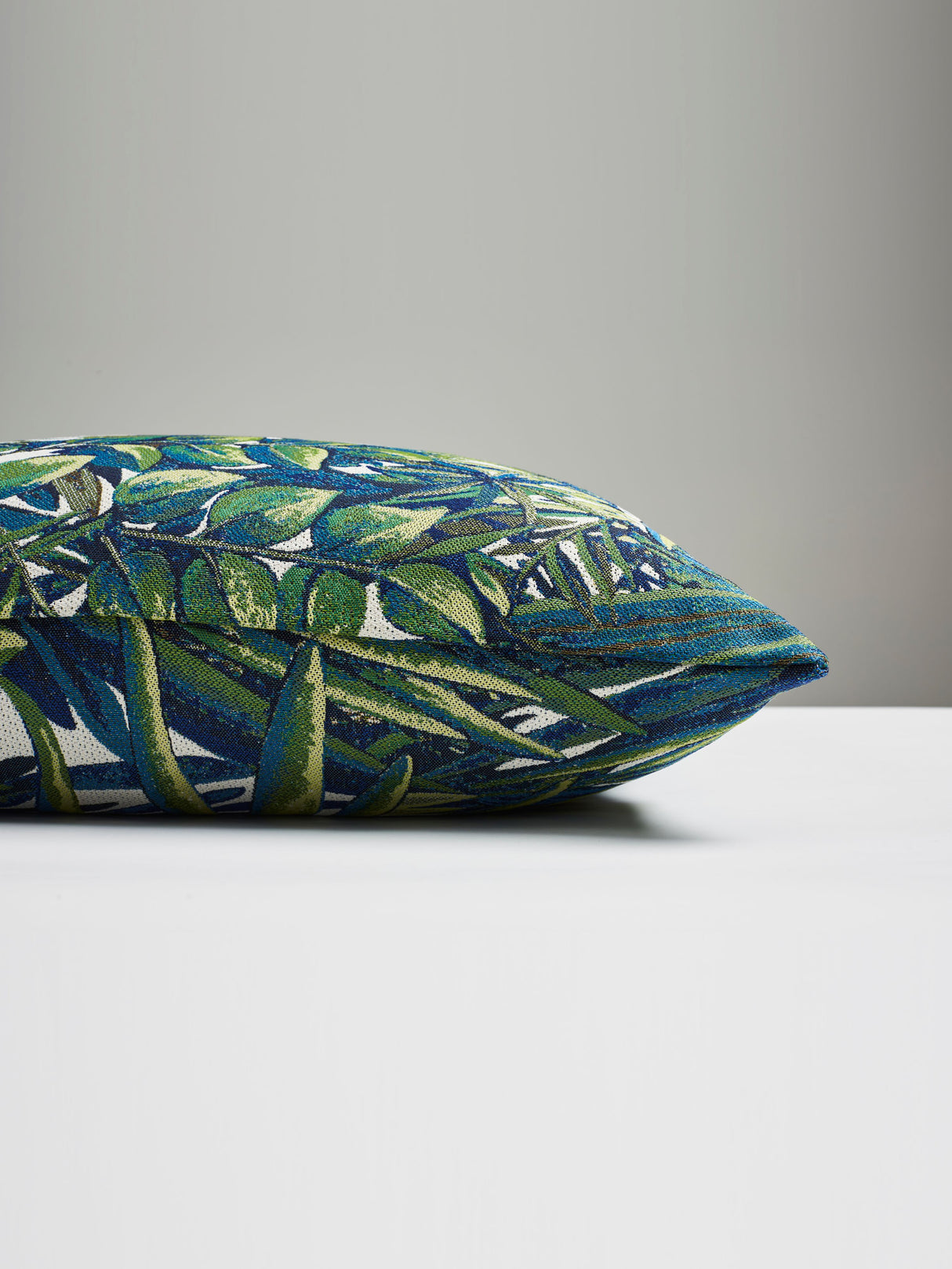 Scalamandre SC 0001PLAYAPILL PLAYA JARDIN OUTDOOR PILLOW - P