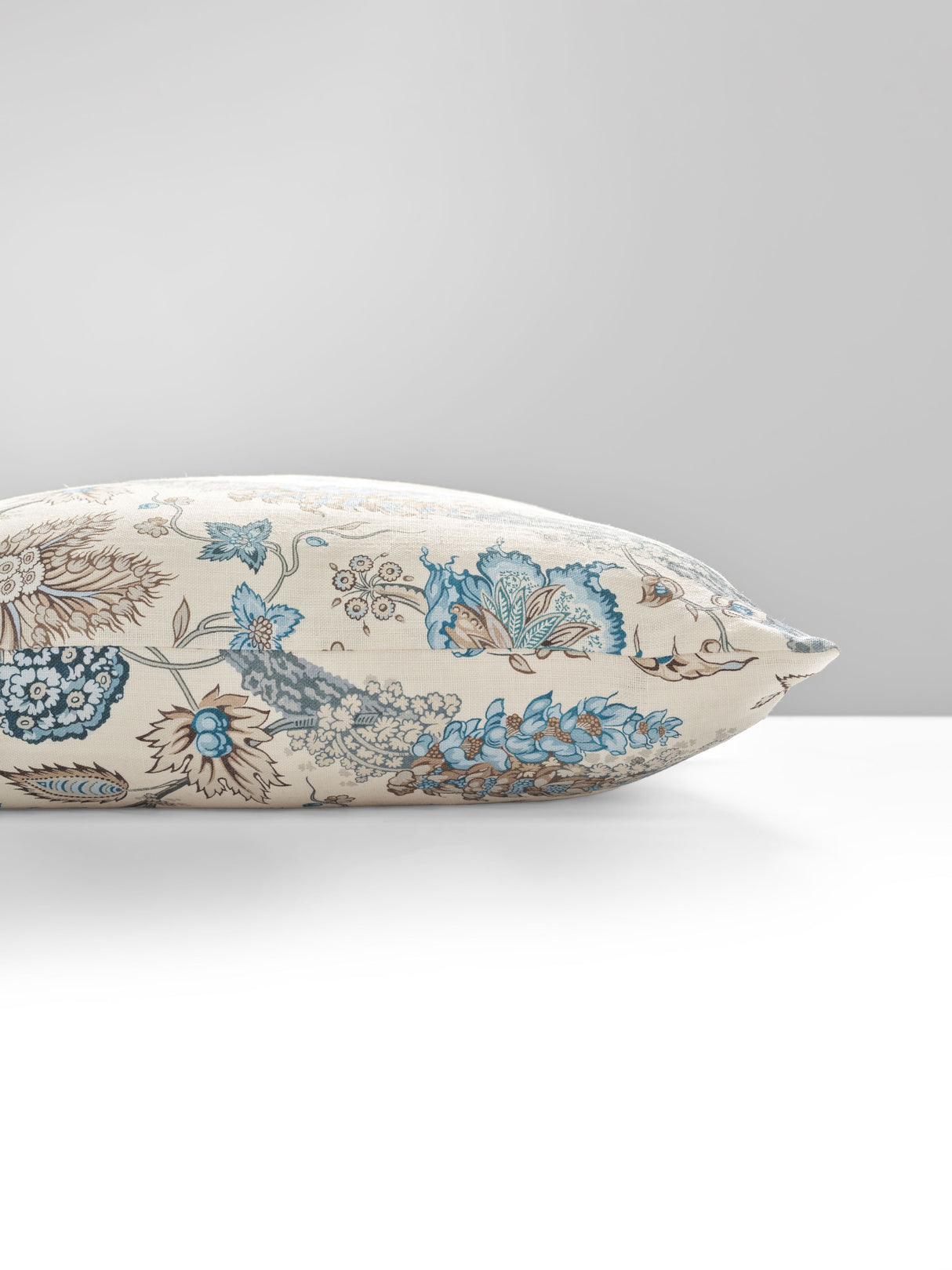 Scalamandre SC 0001SDDK16647 FLEURS TROPICALES PILLOW - Pill