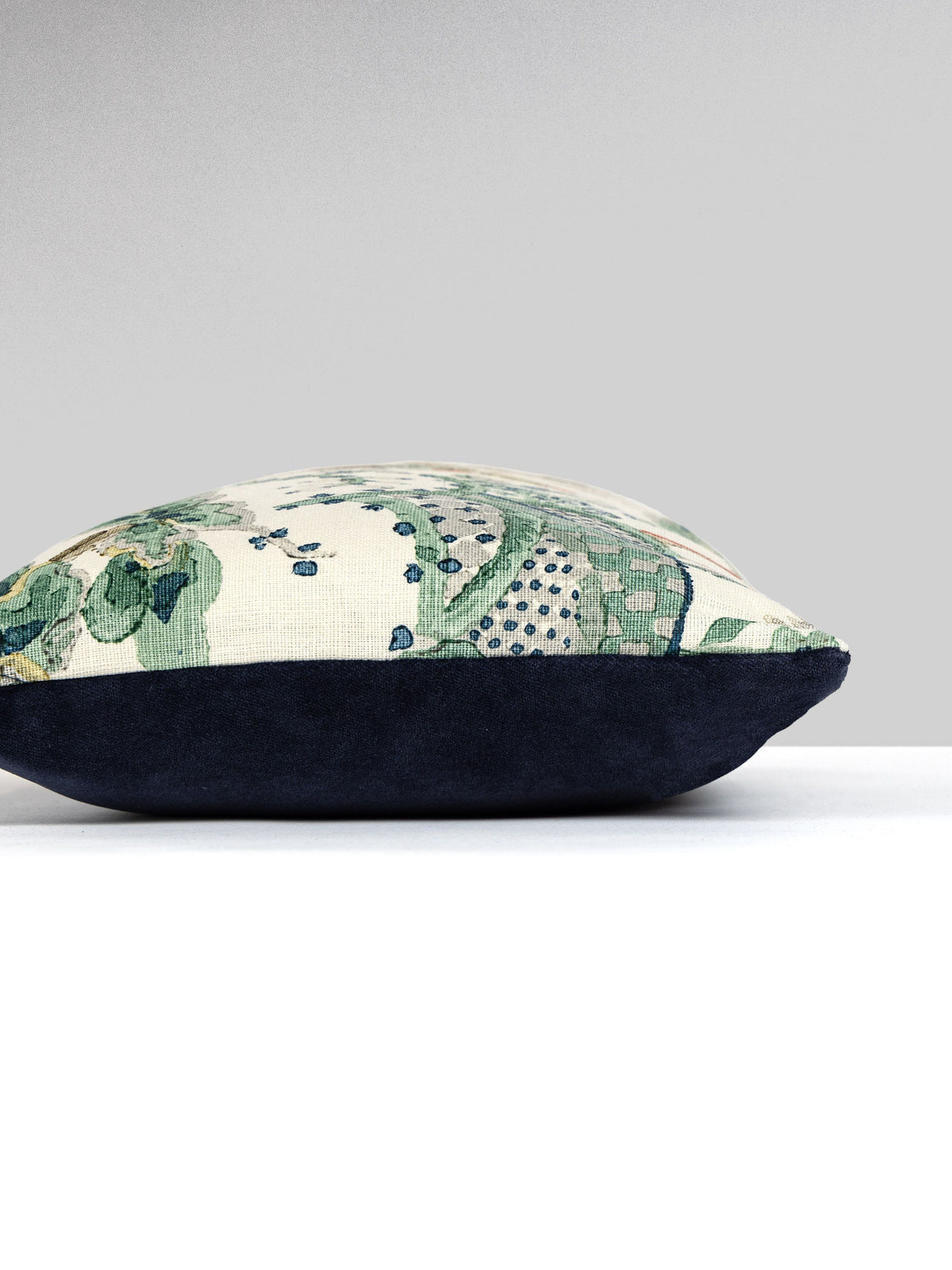 Scalamandre SC 0002MBDK16590 KELMESCOTT / AURORA PILLOW - Pi