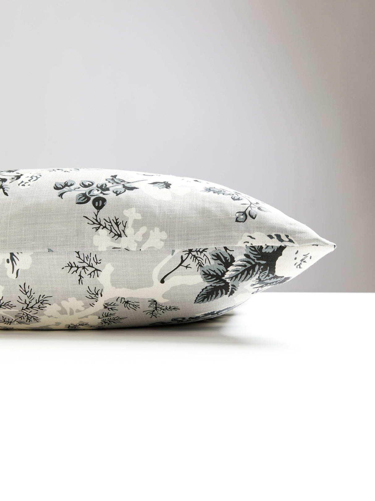 Scalamandre SC 0003ASCLPILL ASCOT LINEN PRINT PILLOW - Pillo