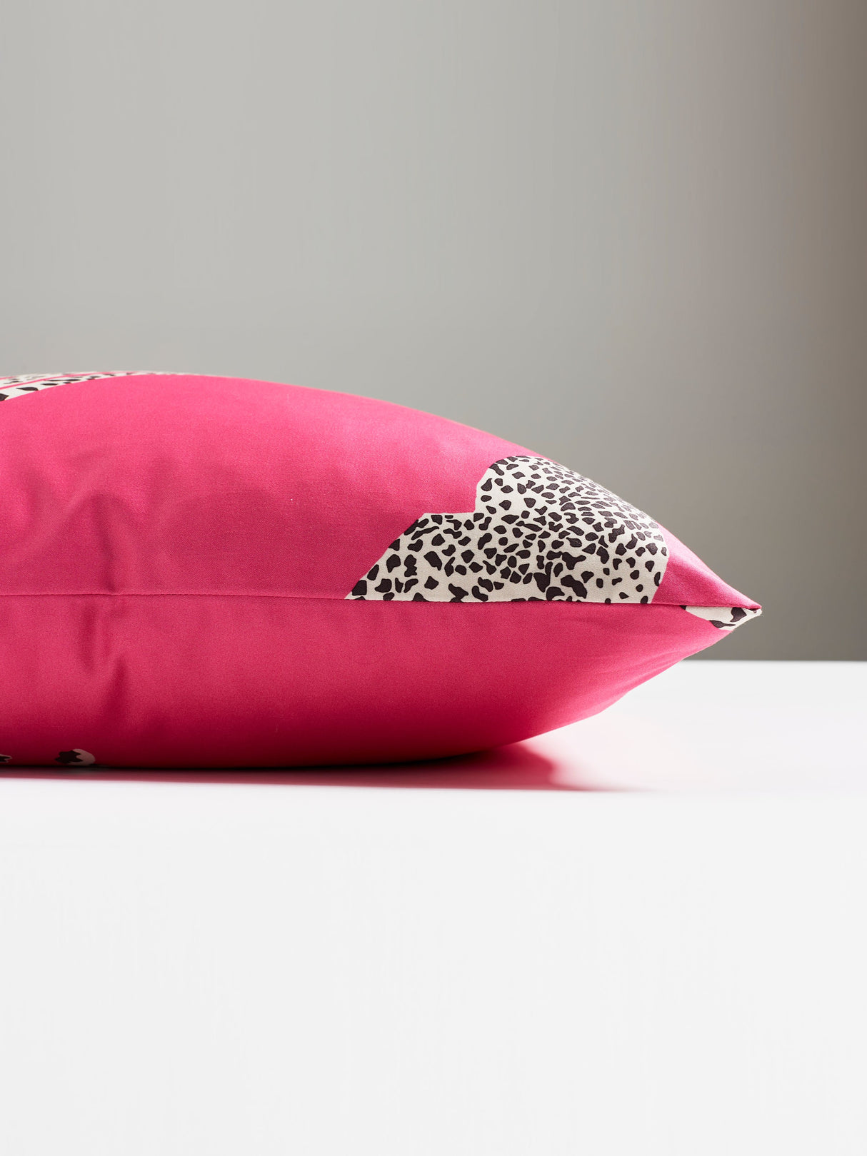 Scalamandre SC 0003CHEETPILL LEAPING CHEETAH PILLOW - Pillow
