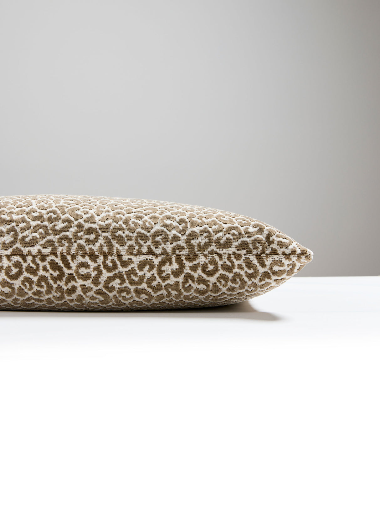 Scalamandre SC 0003LBDK27037 PANTHERA VELVET LUMBAR PILLOW -