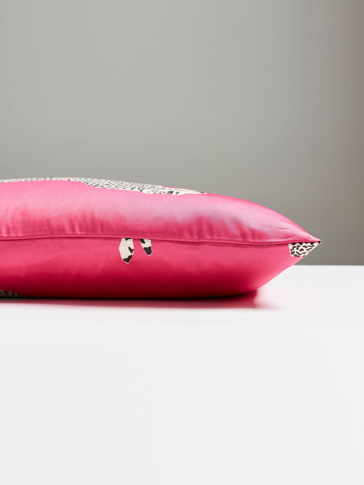 Scalamandre SC 0003LCHEETPIL LEAPING CHEETAH LUMBAR PILLOW -