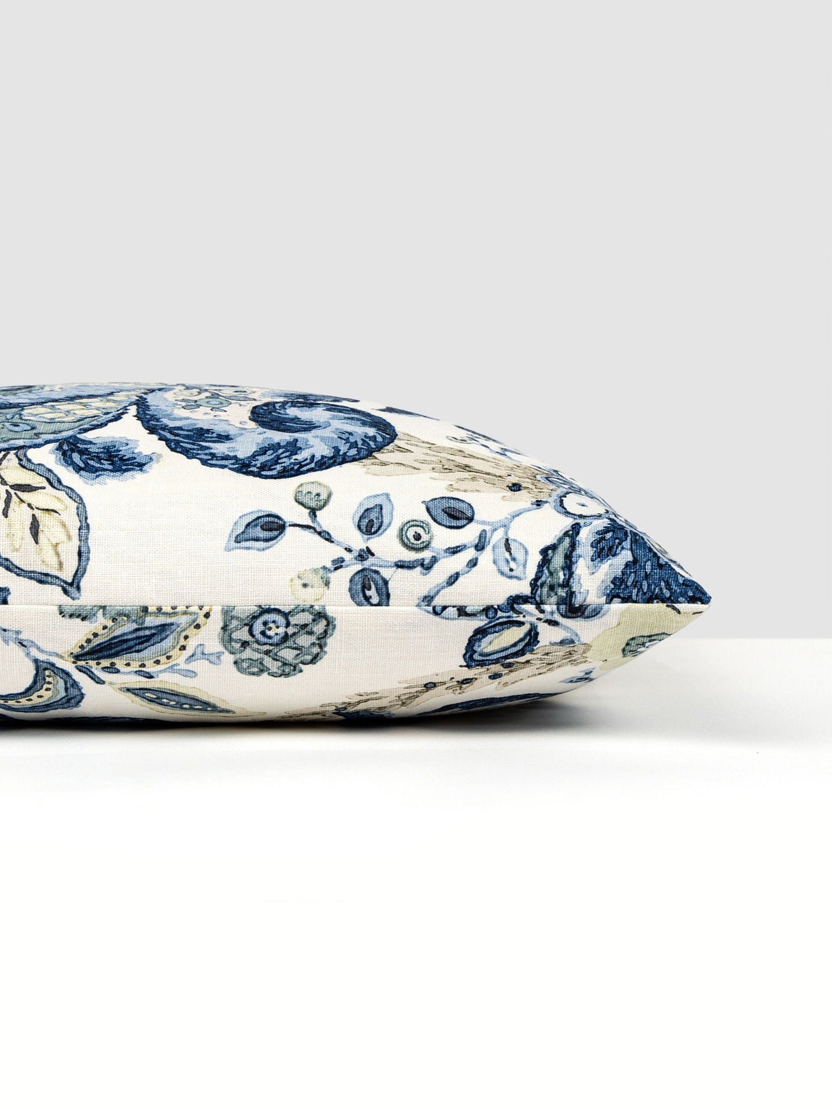 Scalamandre SC 0003SDDK16603 CUMBRIA HAND BLOCK PILLOW - Pil