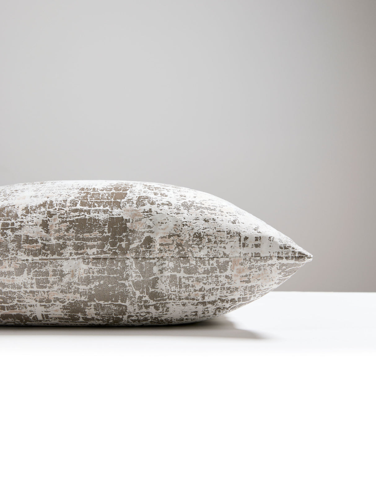 Scalamandre SC 0003SDDK16617 TESORO VELVET PILLOW - Pillow C