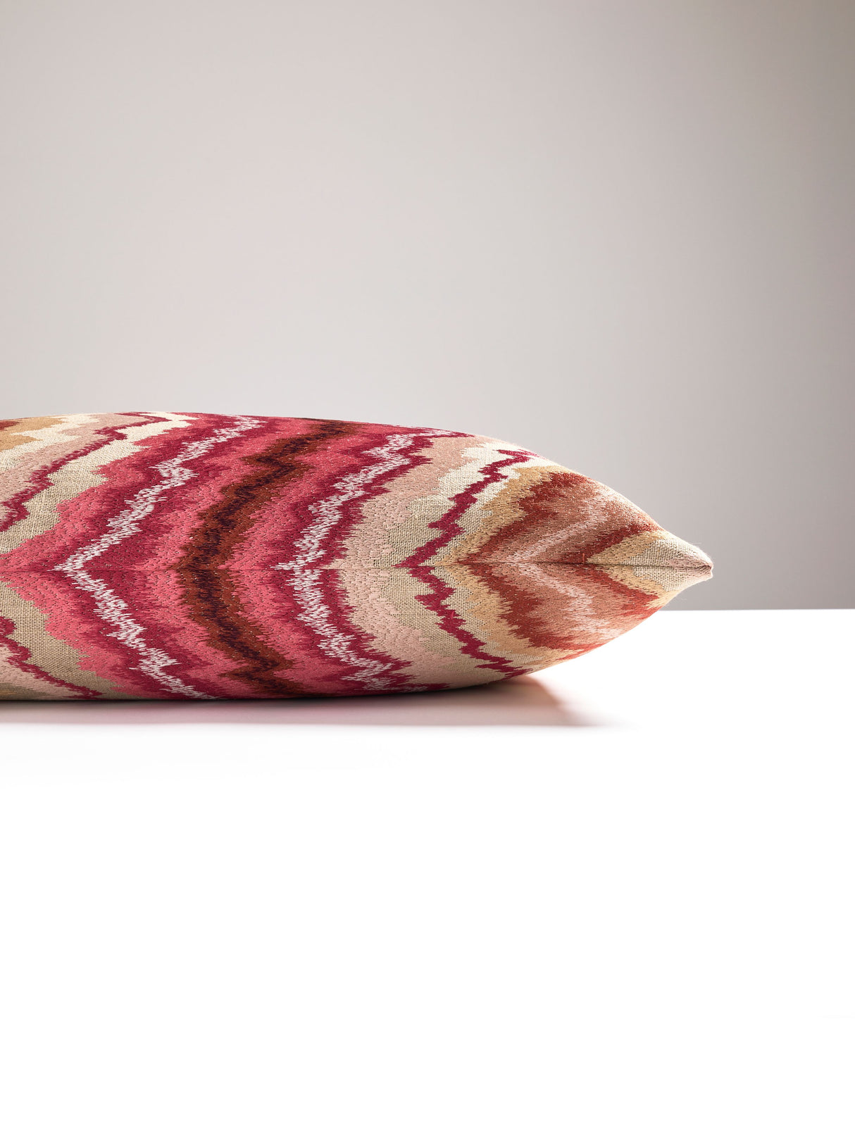 Scalamandre SC 0003SDDK27096 BERGAMO EMBROIDERY PILLOW - Pil