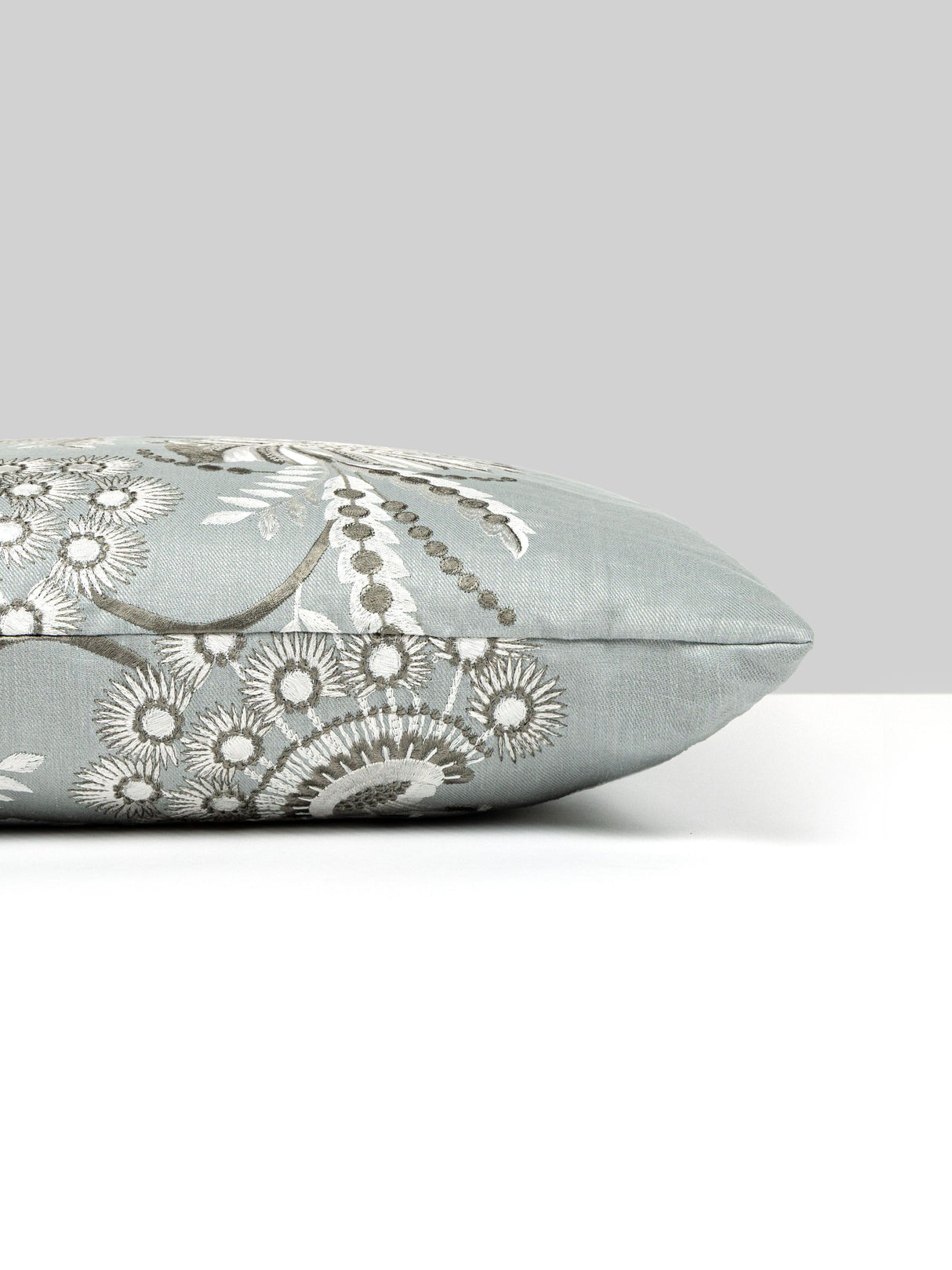 Scalamandre SC 0003SDDK27162 ANNELISE EMBROIDERY PILLOW - Pi