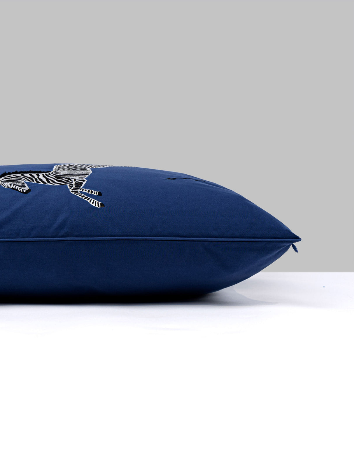 Scalamandre SC 0004SDDS16496 ZEBRAS EMBROIDERED PILLOW - Pil