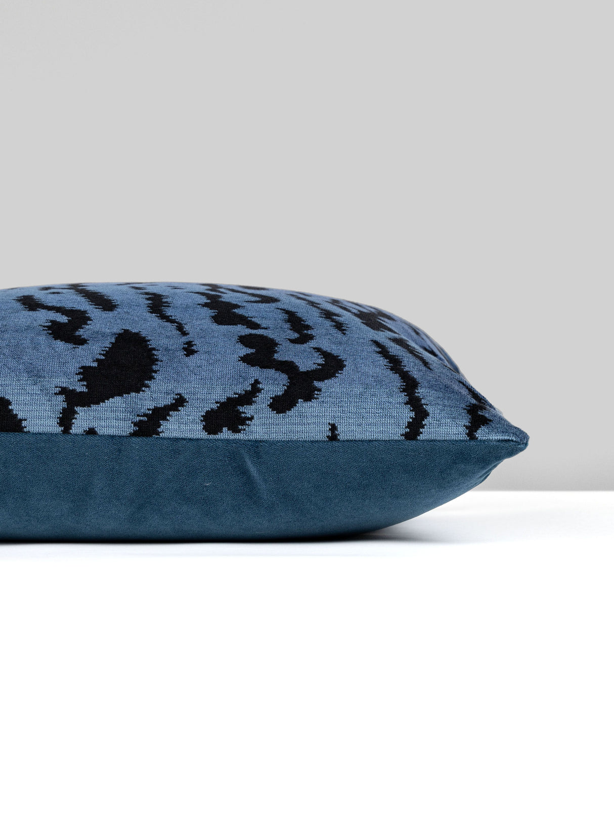 Scalamandre SC 0004TDDK26167 TIGRE/VELVET PILLOW - Pillow Co