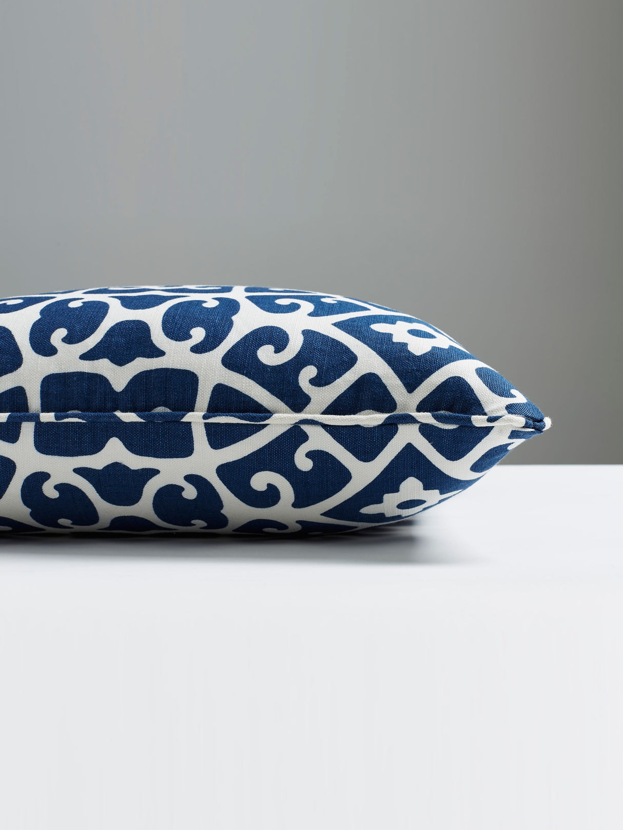 Scalamandre SC 0005ANSHUNPIL ANSHUN LATTICE PILLOW - Pillow