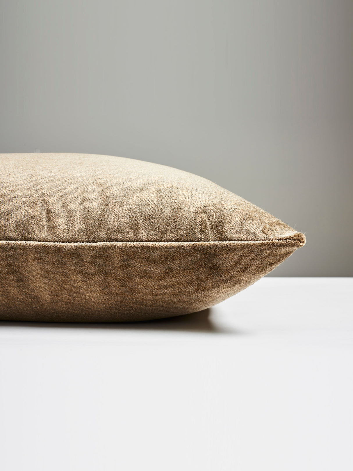 Scalamandre SC 0005BAYPILL BAY VELVET OUTDOOR PILLOW - Pillo