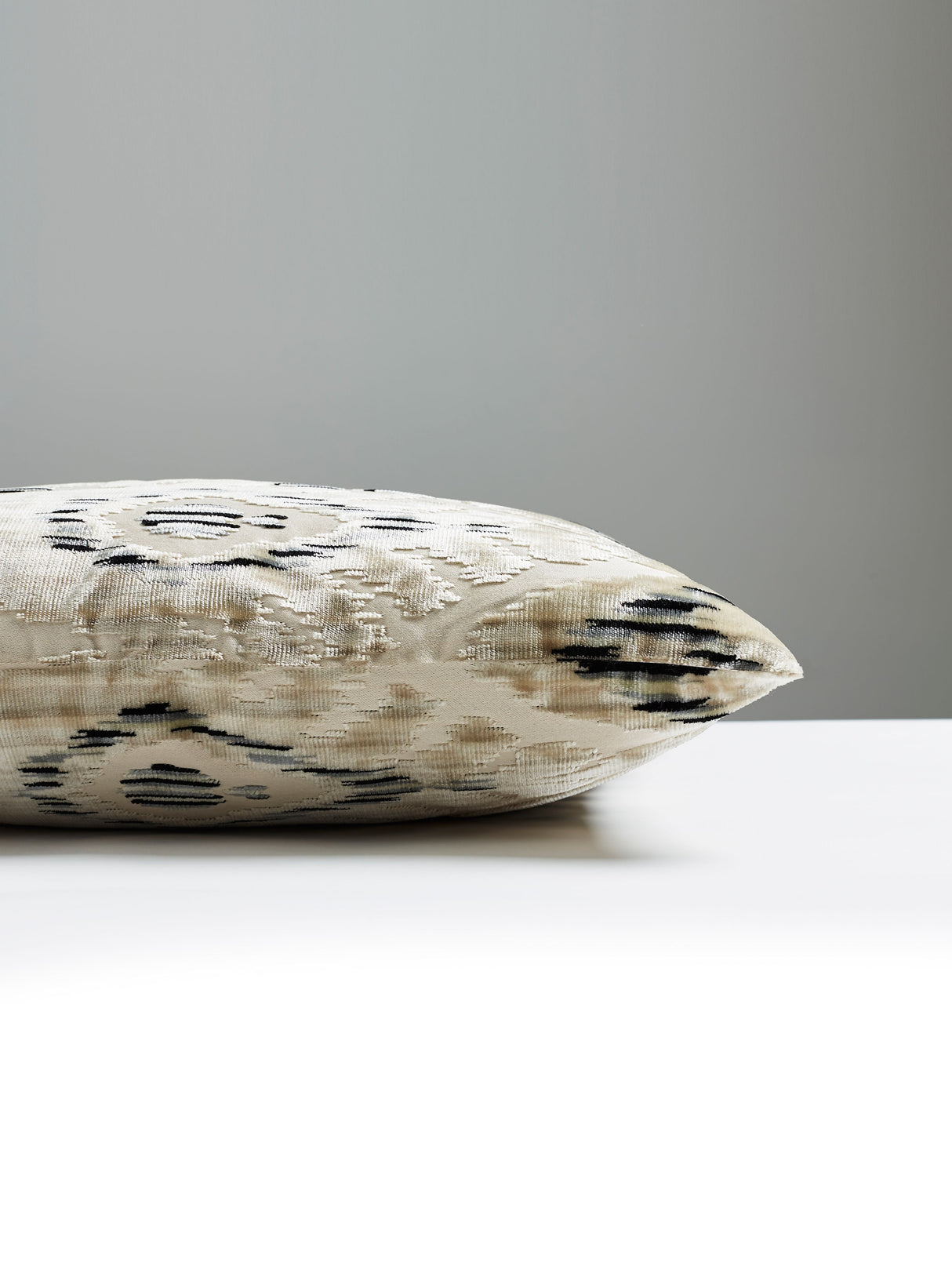 Scalamandre SC 0005TASHKPILL TASHKENT VELVET PILLOW - Pillow