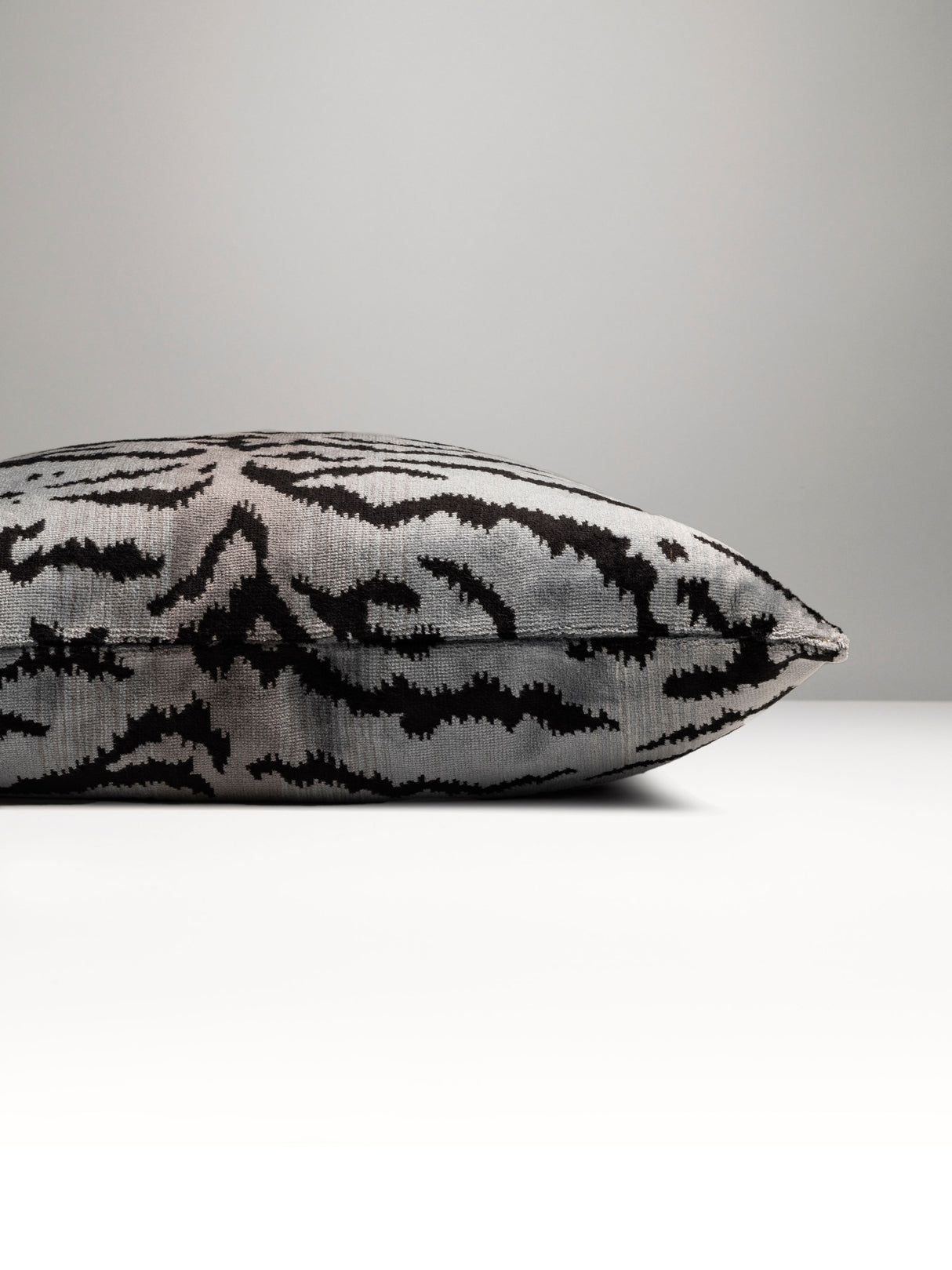 Scalamandre SC 0005TIGRPILL TIGRE PILLOW - Pillow Collection