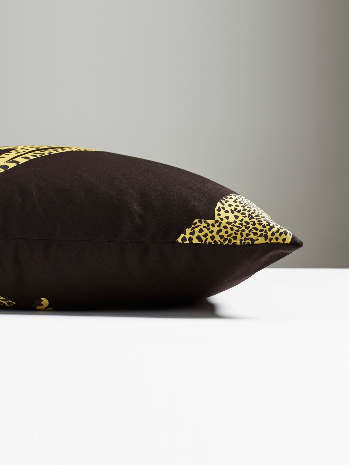 Scalamandre SC 0006CHEETPILL LEAPING CHEETAH PILLOW - Pillow