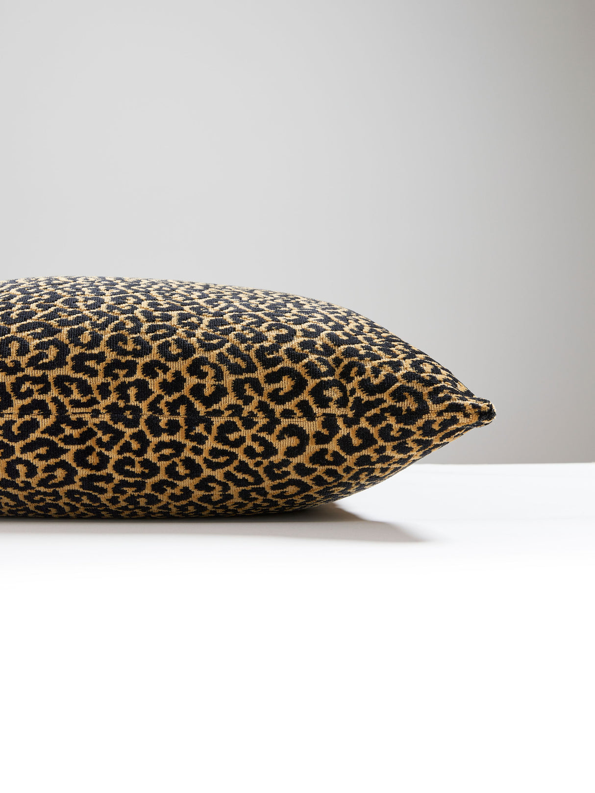 Scalamandre SC 0006SDDK27037 PANTHERA VELVET PILLOW - Pillow