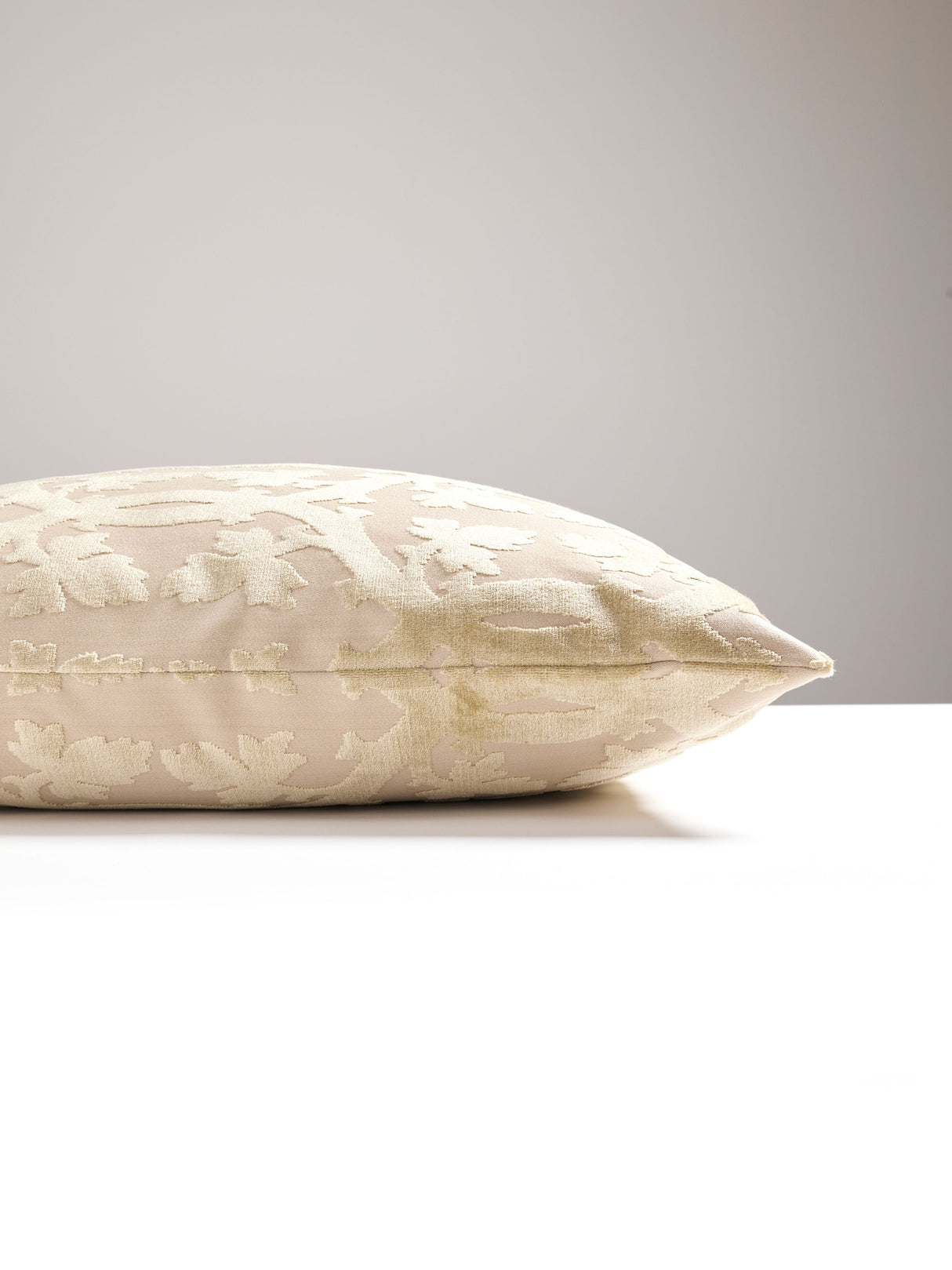 Scalamandre SC 0014SDDK26690 FALK MANOR HOUSE PILLOW - Pillo