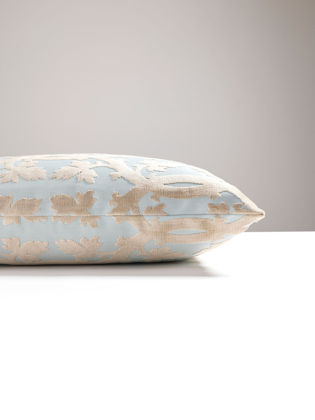 Scalamandre SC 0015SDDK26690 FALK MANOR HOUSE PILLOW - Pillo