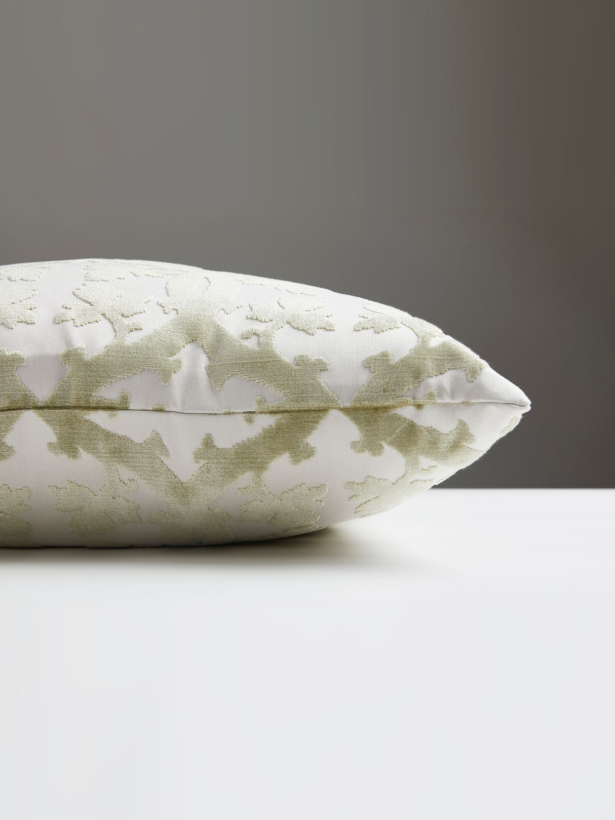 Scalamandre SC 0016SDDK26690 FALK MANOR HOUSE PILLOW - Pillo