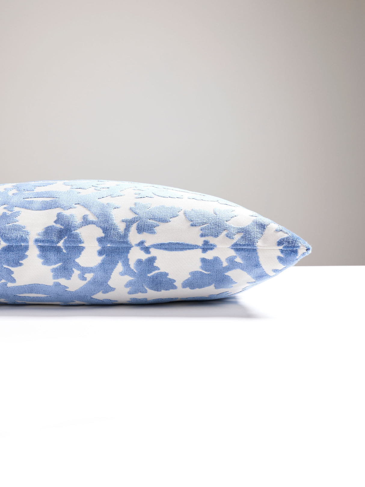 Scalamandre SC 0017SDDK26690 FALK MANOR HOUSE PILLOW - Pillo