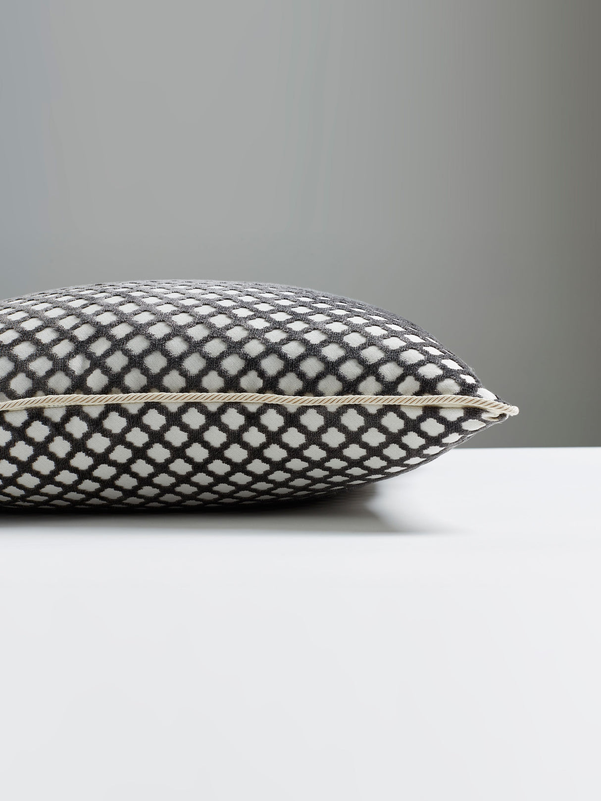 Scalamandre SC 0019POMFPILL POMFRET PILLOW - Pillow Collecti
