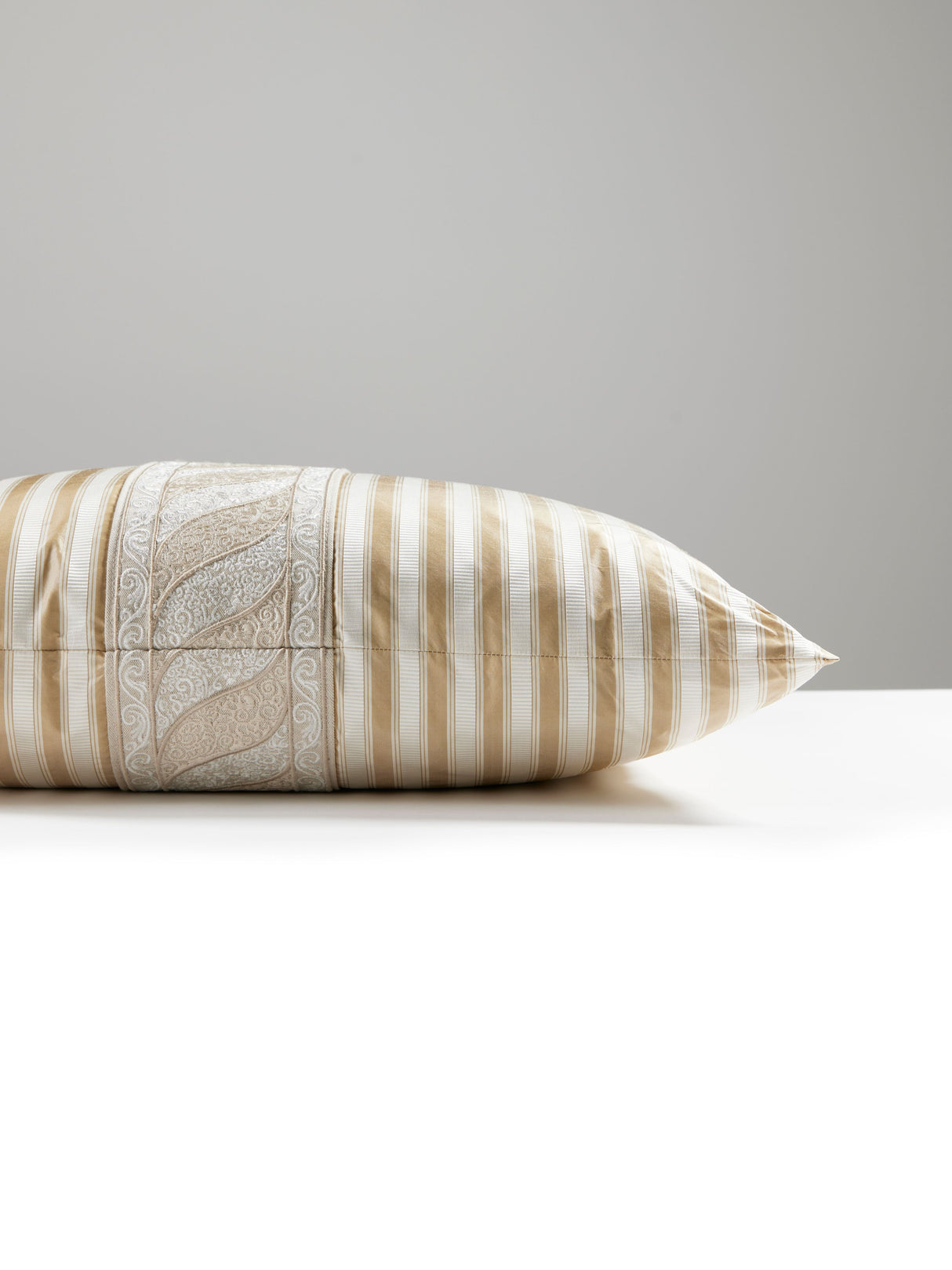 Scalamandre SC 2026SDDTT3340 PAISLEY/SHIRRED STRIPE PILLOW -