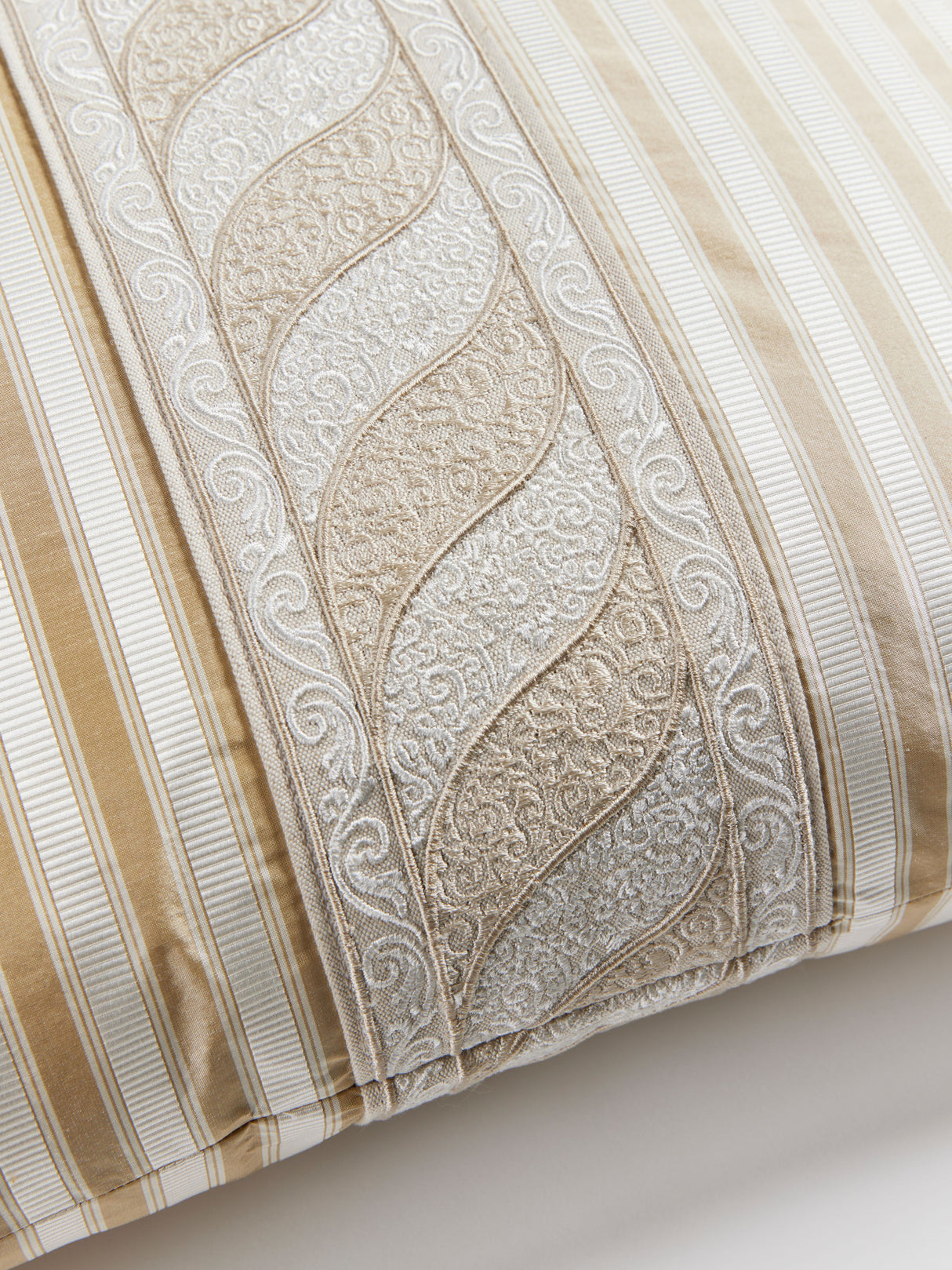 Scalamandre SC 2026SDDTT3340 PAISLEY/SHIRRED STRIPE PILLOW -