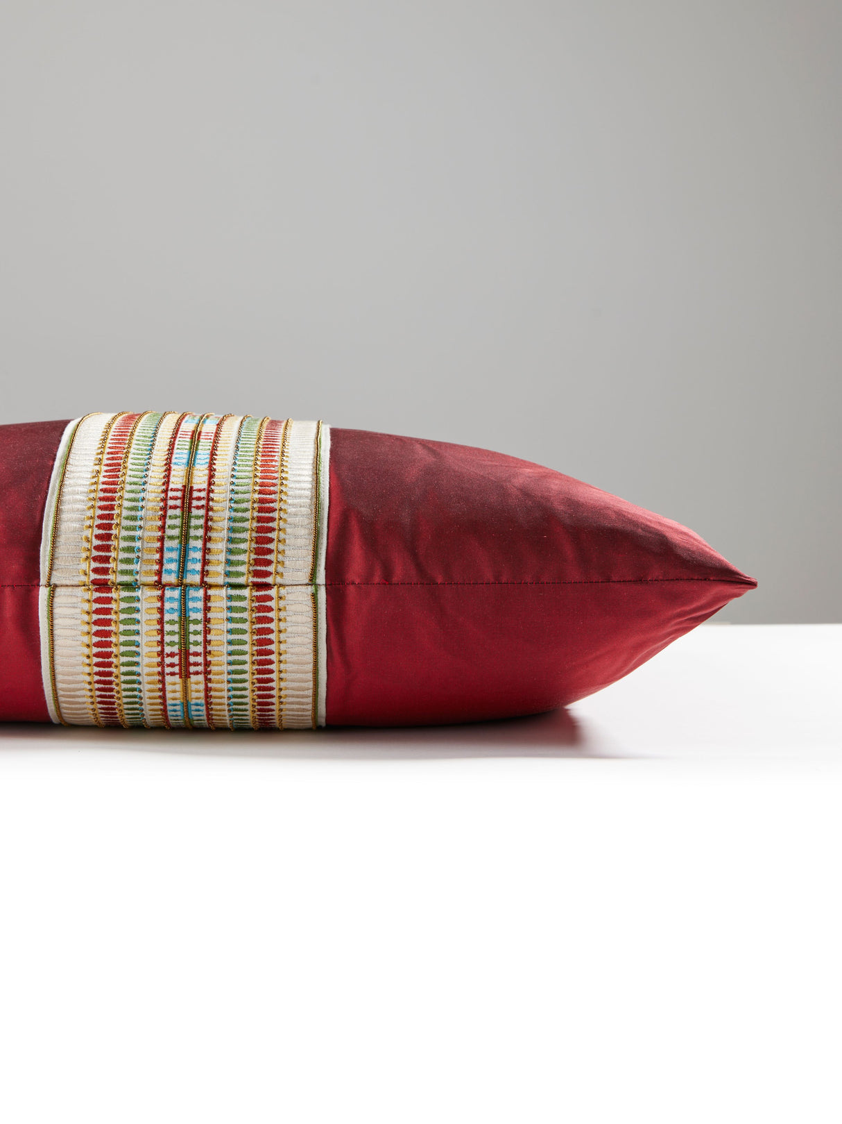 Scalamandre SC 3044SDDTT3336 AMARNA/OLYMPIA TAFFETA PILLOW -